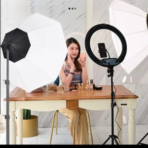 The difference between softbox and ring light